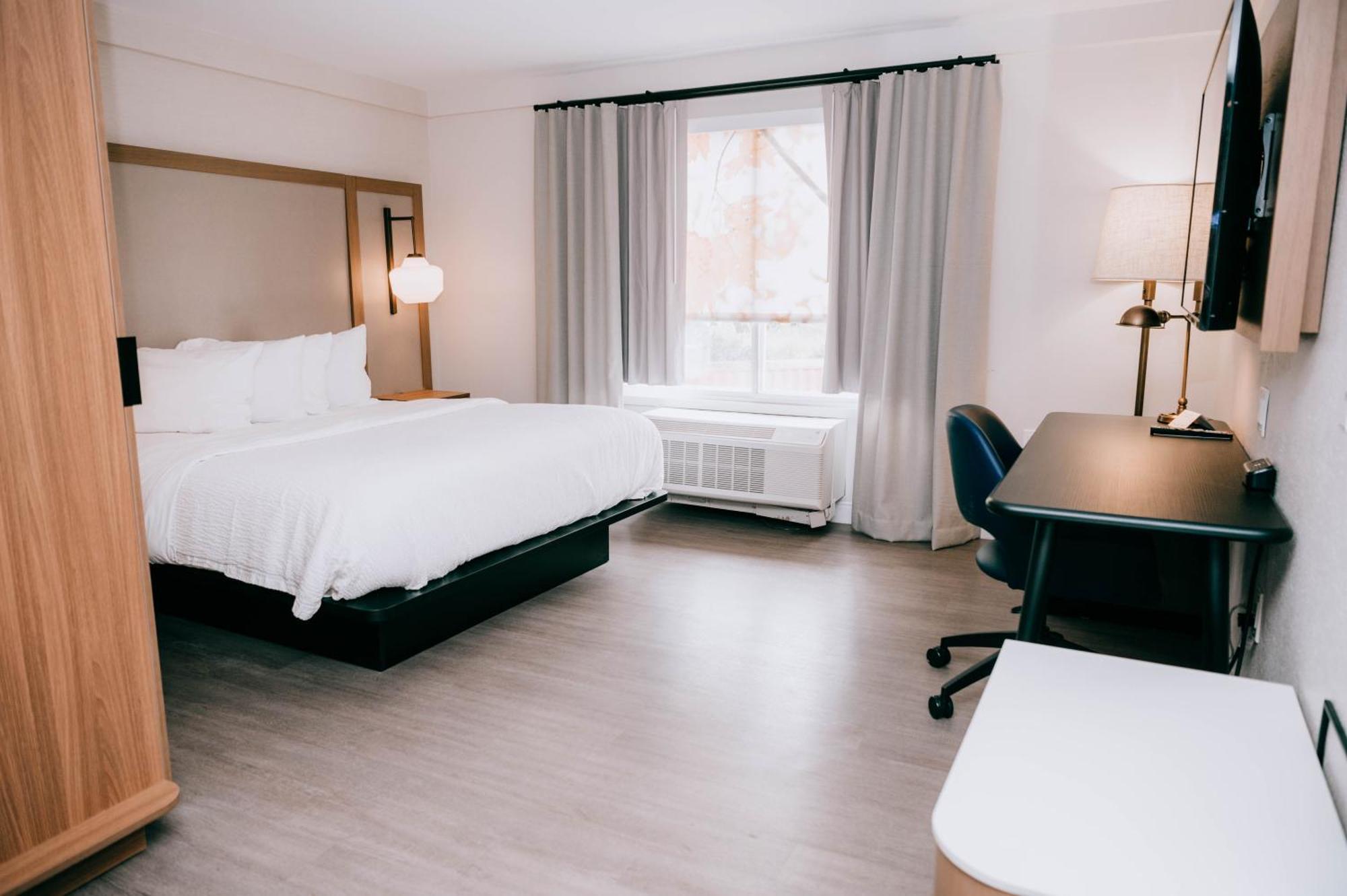 Fairfield & By Marriott Lexington Georgetown/college