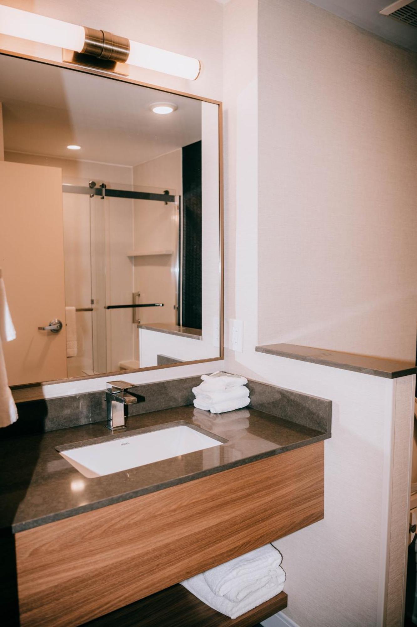 Hotel Fairfield & By Marriott Lexington Georgetown/college